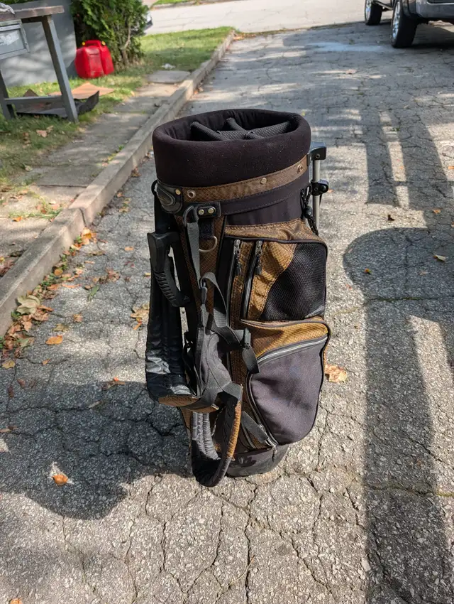 Tour Mission Stand Golf Bag - Brown and Black in Golf in Oakville / Halton Region - Image 3
