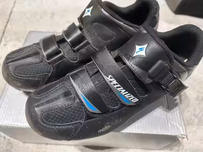 Selling my daughters lightly used Specialized MotoDiva women’s mountain bike shoes with cleats. Size...