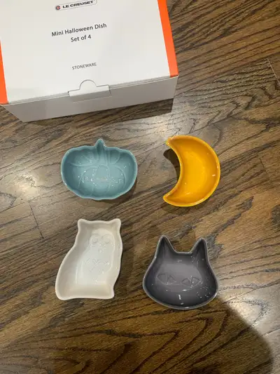 New Le Creuset Mini Halloween Dish Set of 4, View more
