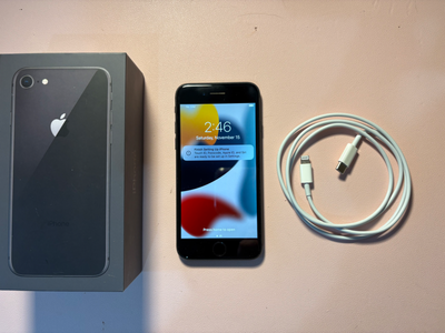 Used black Iphone 8 (64gb) in great condition. Unlocked, battery health at 83%. Comes with charging...