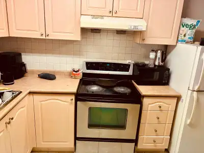 2 beds, excellent location near Heartland, separate entrance