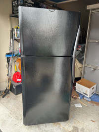 Frigidaire refrigerator- top freezer, black