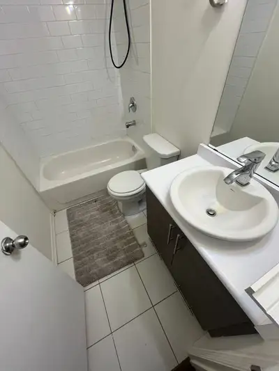 SHARED ROOM AVAIALBLE FOR RENT IN SCARBOROUGH. HEART OF THE CITY