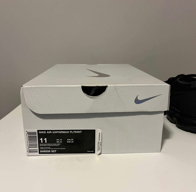 Nike Air VaporMax Flyknit in Men's Shoes in Mississauga / Peel Region - Image 3