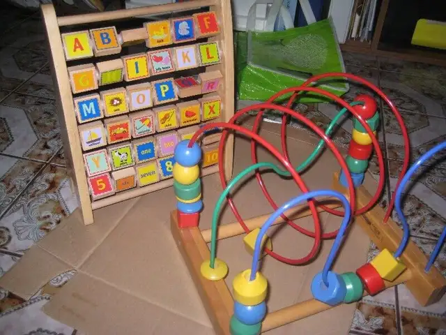 ASSORTMENT VINTAGE TOYS /games /collector items? in Toys & Games in City of Toronto - Image 4