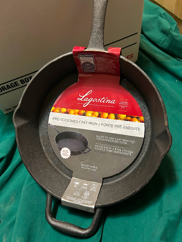 Lagostina pre-seasoned cast iron skillet dans Vaisselle et articles de cuisine  à Winnipeg