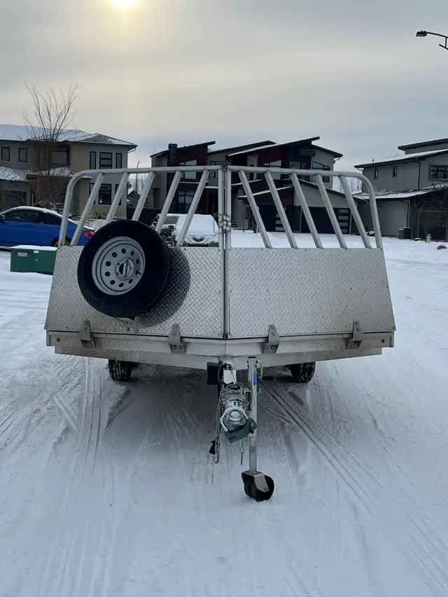 2023 Aluma 3 place snowmobile trailer in Cargo & Utility Trailers in Edmonton - Image 2