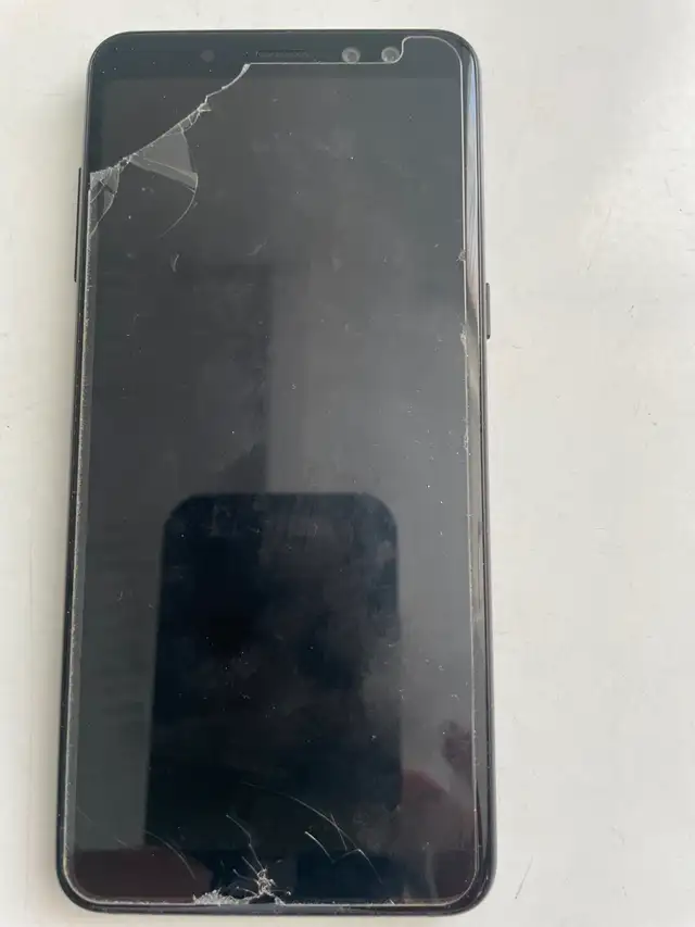BLACK A8 SAMSUNG GALAXY CELL PHONE in Cell Phones in City of Toronto - Image 3