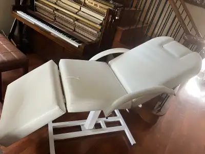 Silhouet-Tone Spa Chair/Bed - like new - only used few times