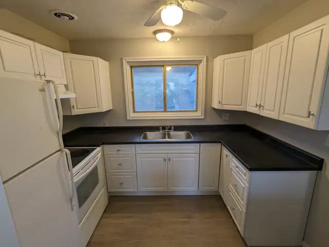 Spacious Main Floor of Bungalow Avail Dec 1st Utilities included in Long Term Rentals in Guelph - Image 3