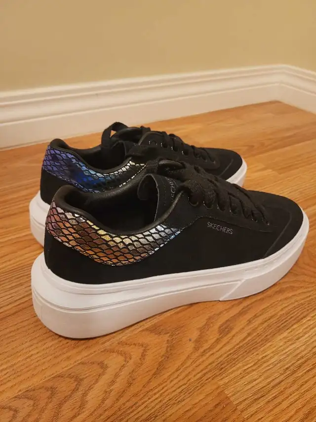 New Women's Skechers Cordova Mirrored brights athletic shoes in Women's - Shoes in Calgary - Image 3