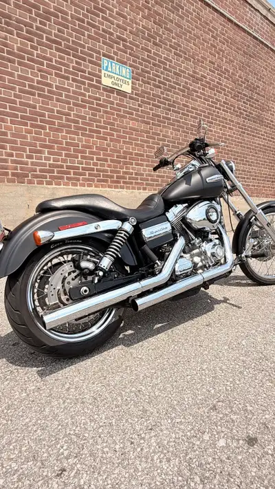 2008 25.300km Six speed 96 cubic inches engine 1584cc Vance and Hines shot pipes New tires All the s...