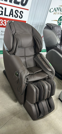 Brand new SYNCA massage chair model number MR 3000