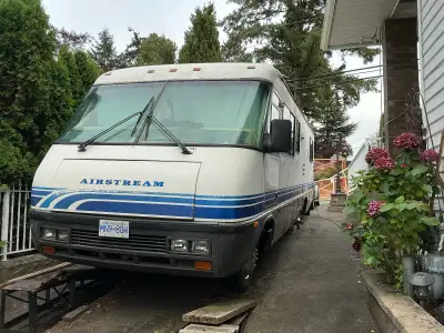 1996 airstream landyaght moterhome. Good running condition new brakes awning with add a room curtain...