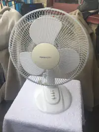 14”diameter, oscillating fan, WORKS perfect 