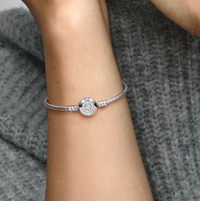 Pandora moments sparkling crown bracelet (BNIB)