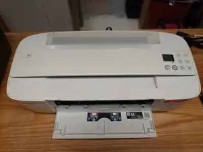 Selling a bundle of useful electronics, ideal for a student setup, small office, or anyone who needs...