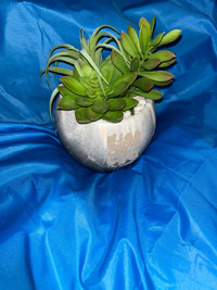 Fake plant in a pot/plante dans un pot décoration maison  