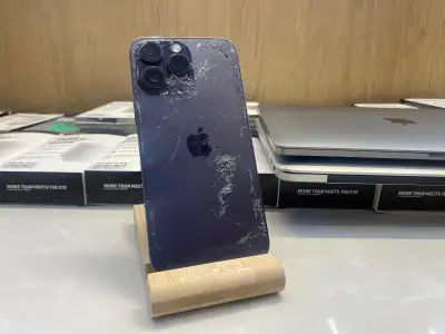 Réparation rapide de téléphones à Montréal – iPhone, Samsung..., View more