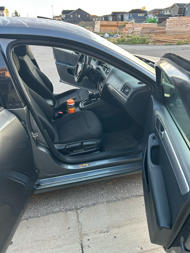 2015 Volkswagen Jetta Sedan in Cars & Trucks in Calgary - Image 3