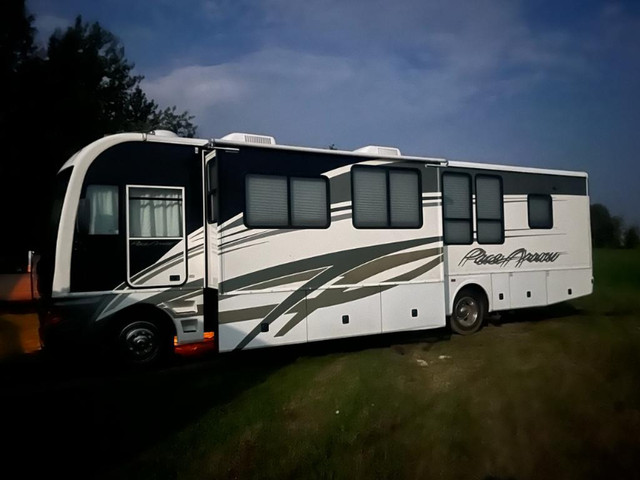 37C Fleetwood Pace Arrow Motor home in RVs & Motorhomes in Cowichan Valley / Duncan