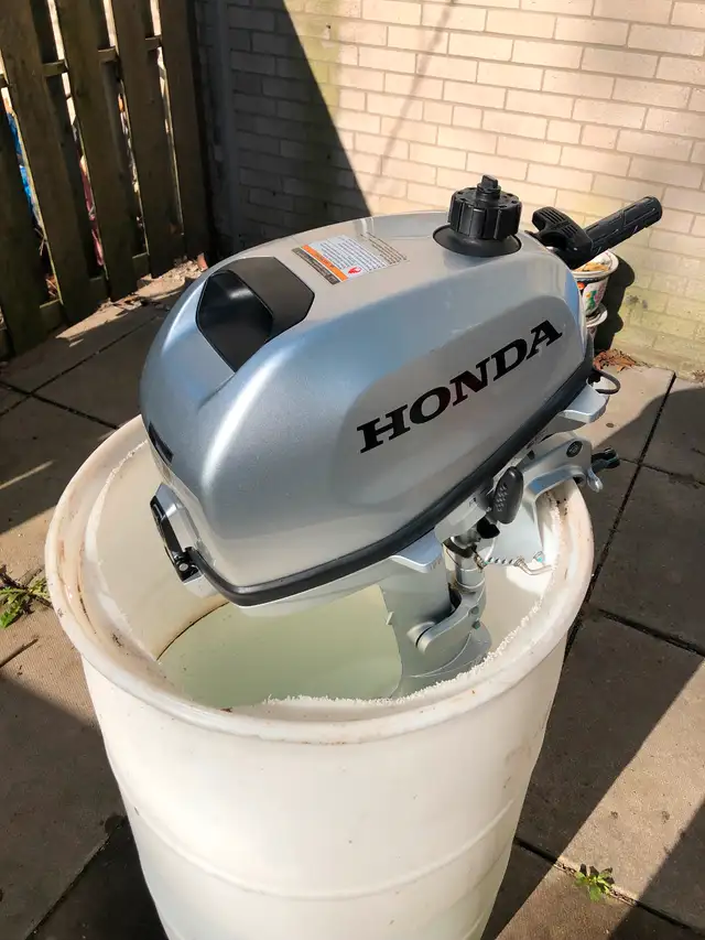 5 Hp Honda outboard 4 stroke Motor with 10 ft dingy boat in Powerboats & Motorboats in City of Toronto - Image 7