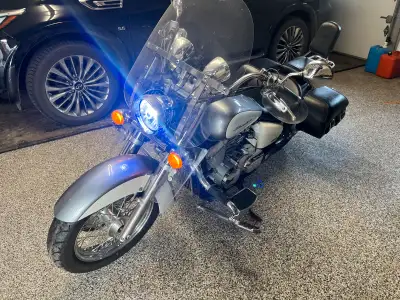 bike in excellent condition. Low km only 12424 km, windshield, luggage rack, crash bar, saddle bag s...