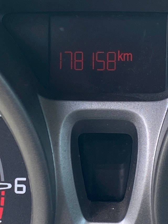 FORD FIESTA 2011 — photo 4