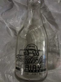 Thunder Bay milk bottle (quart) Port Arthur/Fort William Silk Sc