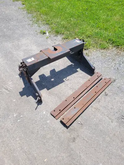 Large fifth wheel hitch with mounting brackets for rvs and big trailers. All pieces are free and mov...