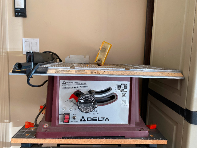 Delta 10 inch Bench Saw in Power Tools in Kelowna - Image 2