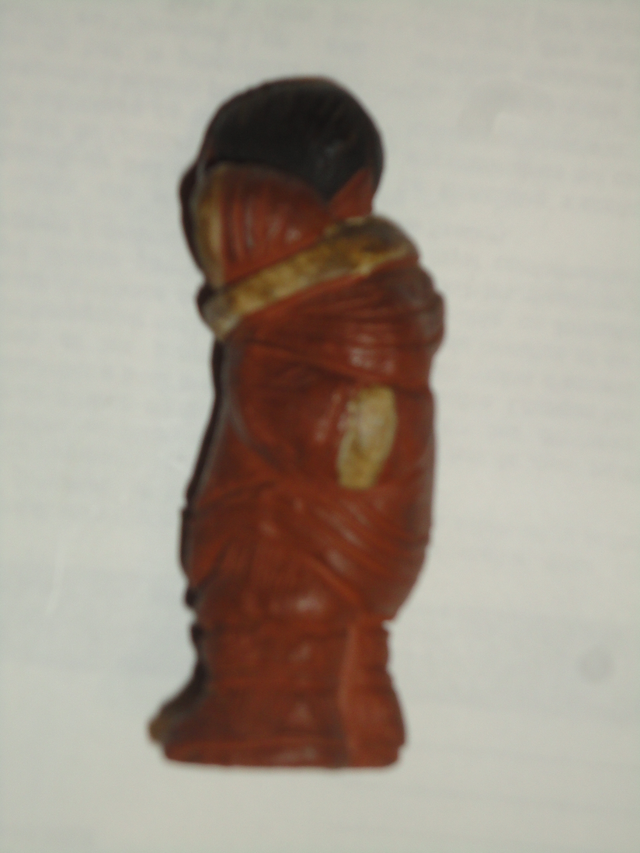 Sculpture inuit (eskimo) en céramique, femme avec enfant. Signée in Arts & Collectibles in Laurentides - Image 3