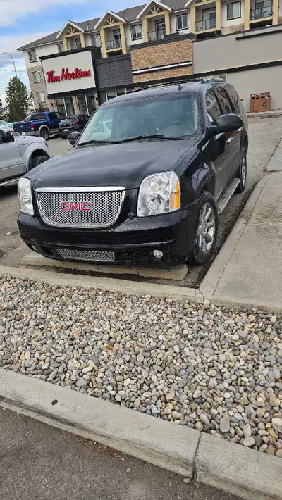 08 GMC YUKON DENALI 6.2L 280K RUNS AND DRIVES GOOD 4999$