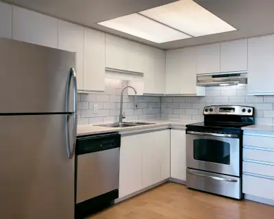 À LOUER - Grand Condo 3 1/2 - 6e étage *électroménagers inclus*