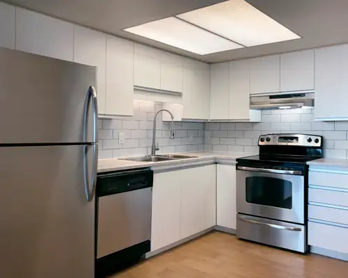 *Possibilité de louer un stationnement intérieur en sus. Grande cuisine moderne et fonctionnelle Gra...