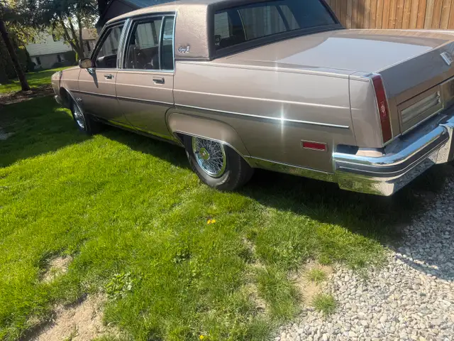 1983 Oldsmobile 98 in Classic Cars in Grand Bend - Image 4