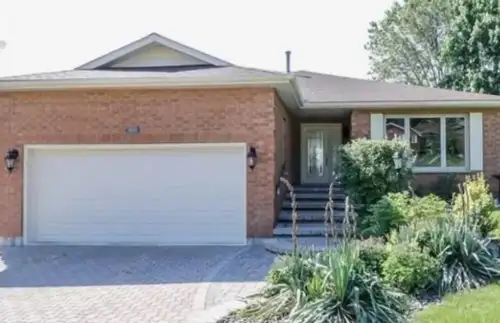 Unit Type: Massive 1,500 sq. ft. Upper Level of Raised Bungalow (Not a cramped apartment). Bedrooms:...