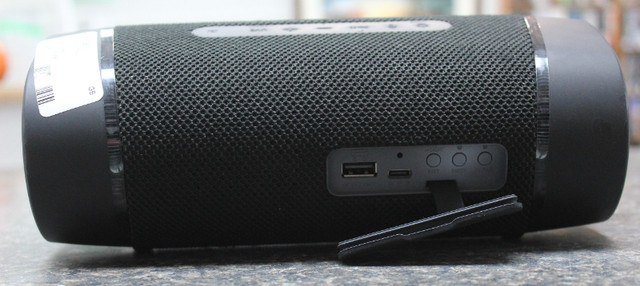 Sony XB33 Bluetooth speaker in Speakers in Peterborough - Image 3