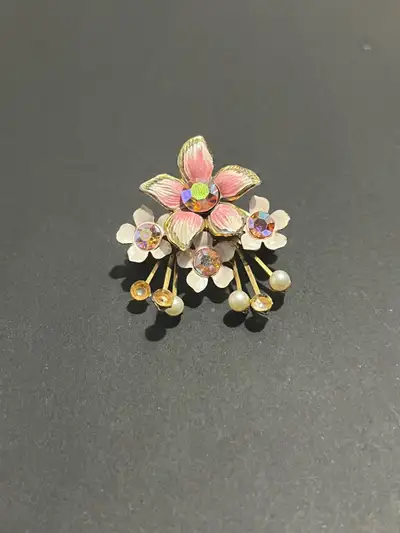 Vintage jewelry signed Coro brooch , View more