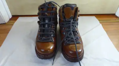 Very good quality Hiking boots, View more