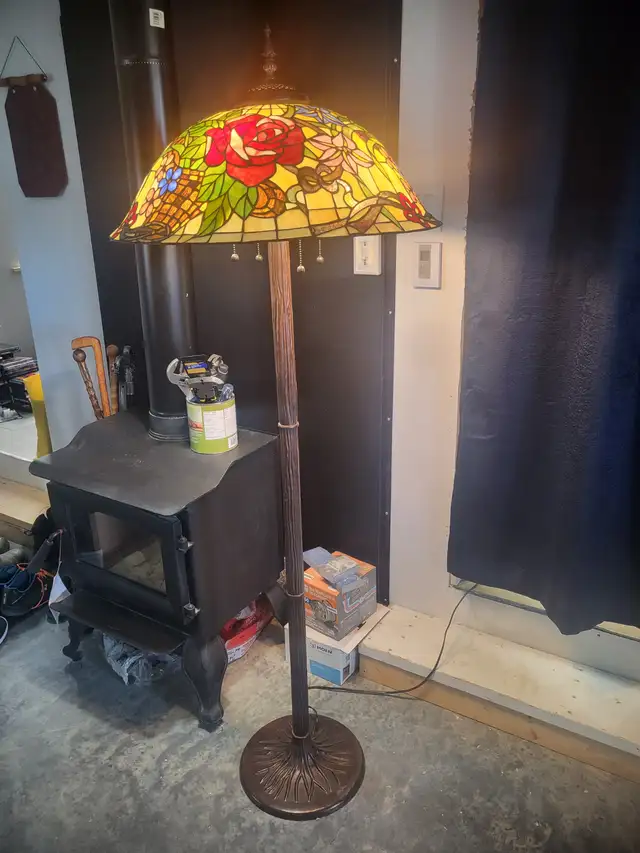 Faux Tiffany floor lamp. in Indoor Lighting & Fans in Calgary - Image 3