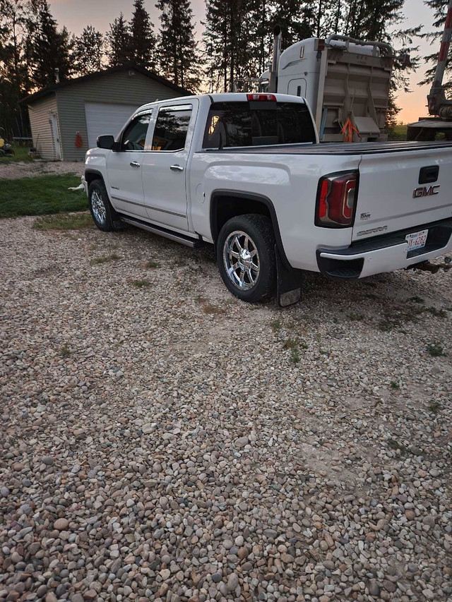 2017 GMC denali ultimate 6.2 engine frosty white exterior ,cocoa in Cars & Trucks in Edmonton - Image 4