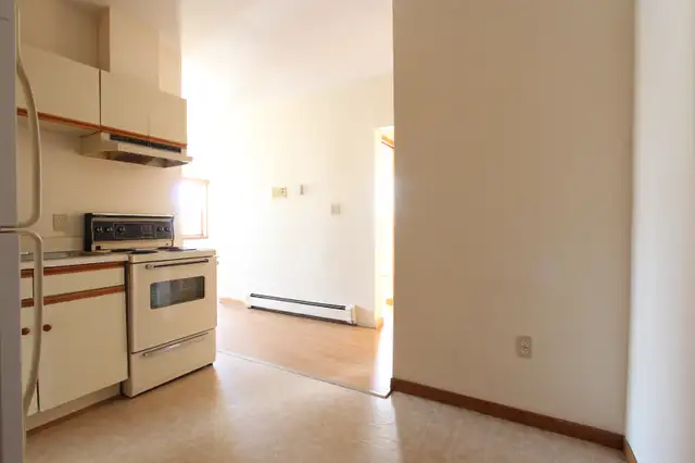 2 bedroom downtown core high ceilings ground level all inclusive62864759436417122