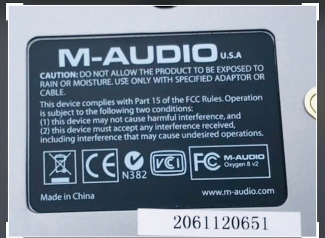 M-AUDIO-OXYGEN 8 V2 25 KEY MIDI KEYBOARD CONTROLLER MUSICAL INST in Pianos & Keyboards in Hamilton - Image 3