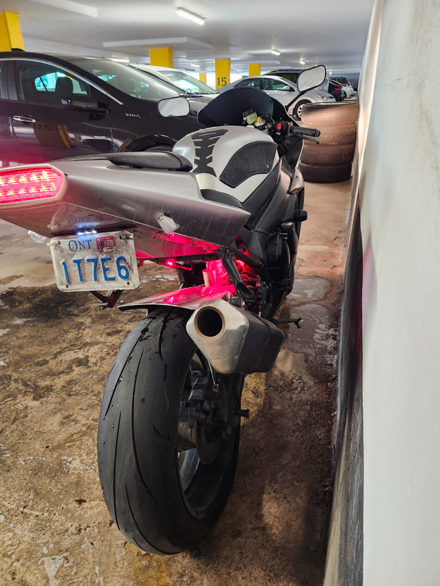 2002 Yamaha YZF-R1  For Sale $3,900 in Sport Bikes in Oakville / Halton Region - Image 3