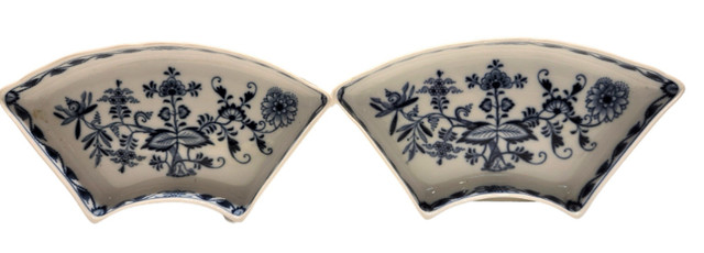 2 MEISSEN BLUE ONION  Cross sword lazy susan dishes in Kitchen & Dining Wares in St. Catharines - Image 4