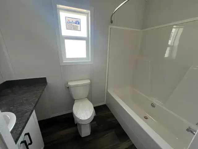 ALL SEASON LAKE HOUSE ARC-LH14 'WOLF CREEK' in Houses for Sale in Regina - Image 9