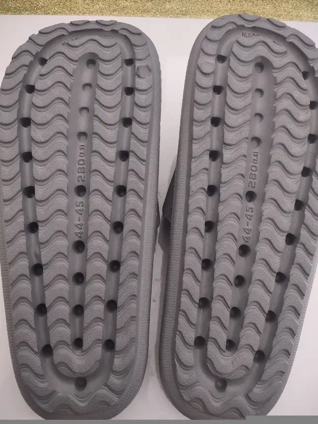 Men's shoes 9.5-10.5/women's 10.5-11.5, Jane troides, Kanata in Men's Shoes in Ottawa - Image 7