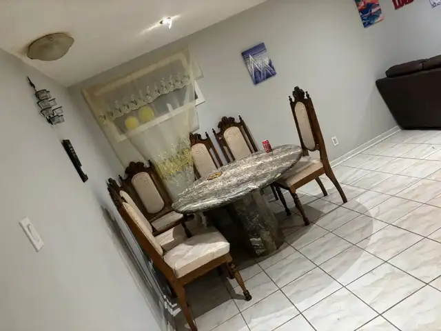 Furnished room available for girls in Room Rentals & Roommates in City of Toronto - Image 2