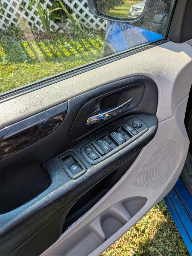 2013 Dodge Grand Caravan  in Cars & Trucks in Barrie - Image 3